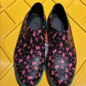 Biion golf shoes Oxford unisex  size 5 men and 7 women. Flamingo pattern